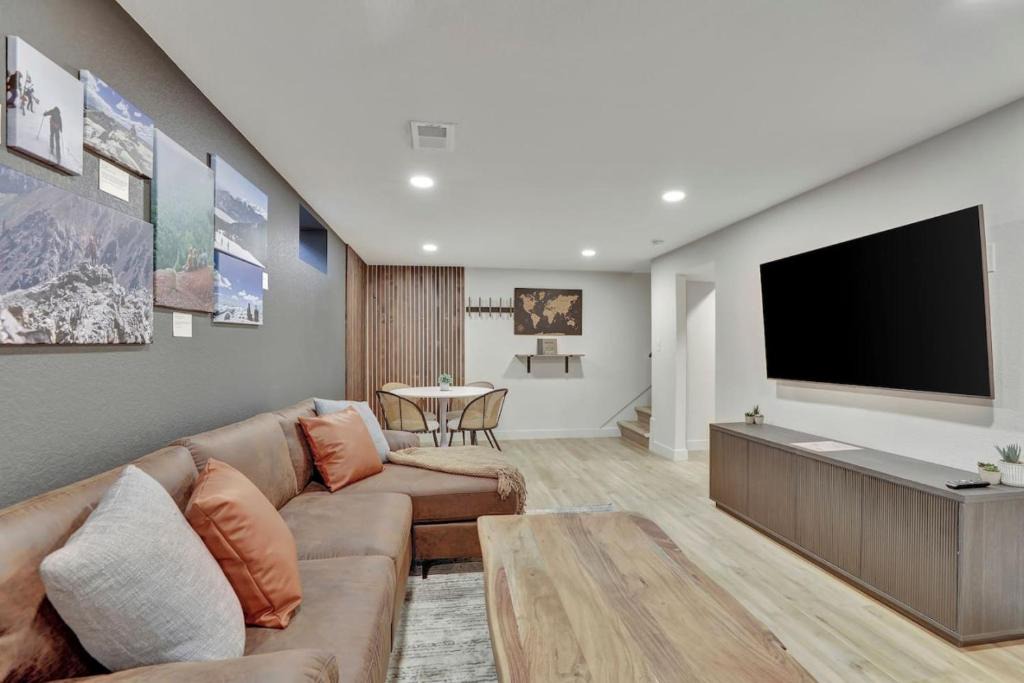Scenic Heights Apartment | Brand New Arvada Guest Suite Sauna Fire Pit