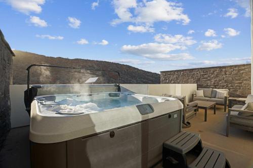 St. George House | Brand New Desert Cliff - Sleeps 20 Guests
