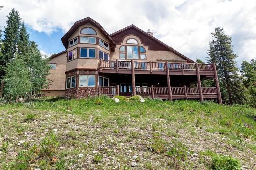 Baldy Mountain House | Breathtaking Mountain Vacation Rental with Hot Tub in Breckenridge, Colorado