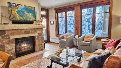 Breckenridge House | Breckenridge Vacation Rental Condo with Balcony!