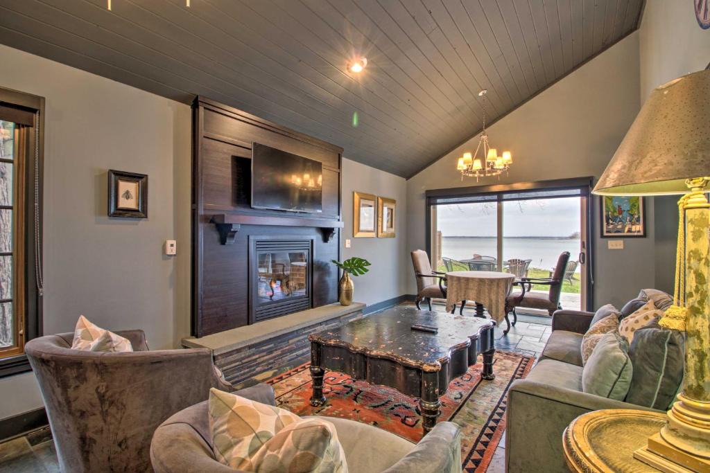 Breezy Point House | Breezy Point Escape w/Views, Dock & Fire Pit!