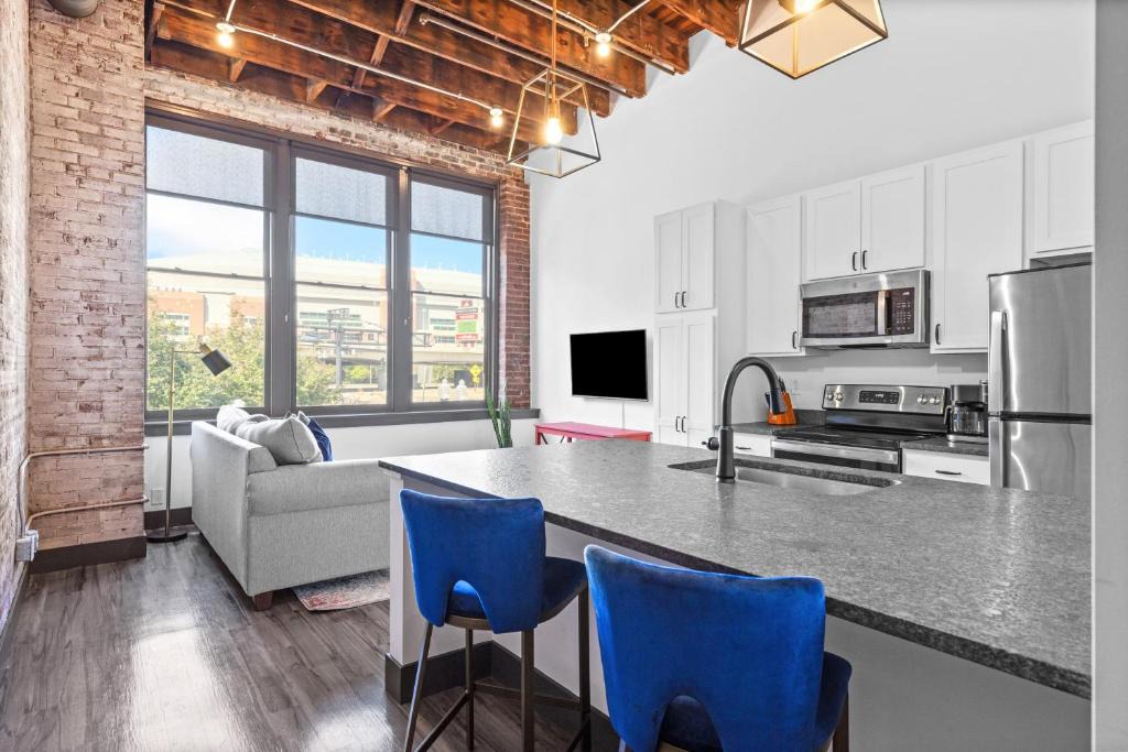Downtown St. Louis Apartment | Brick & Bed Riverfront Lofts, PC 201