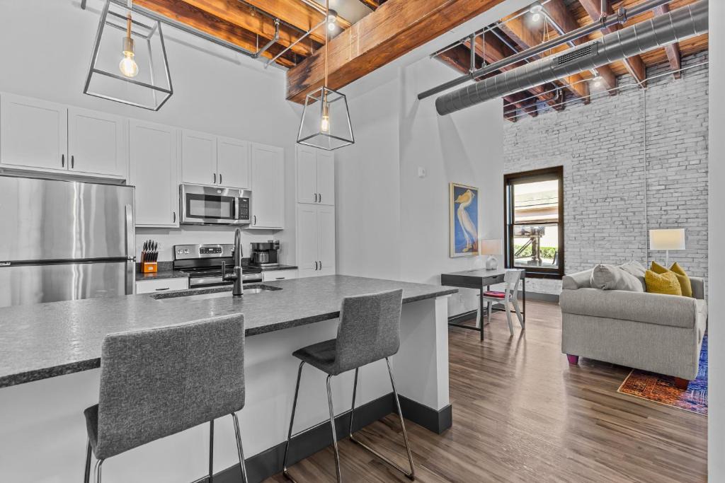 Downtown St. Louis Apartment | Brick & Bed Riverfront Lofts, PC 102