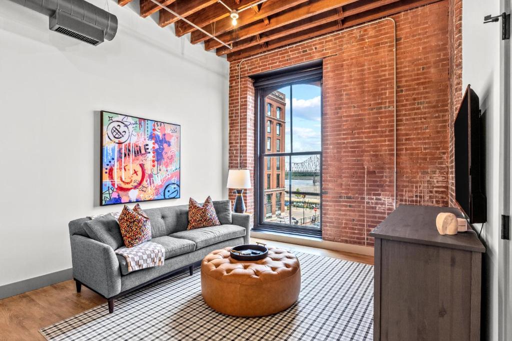 Downtown St. Louis Apartment | Brick & Bed Riverfront Lofts, G 209