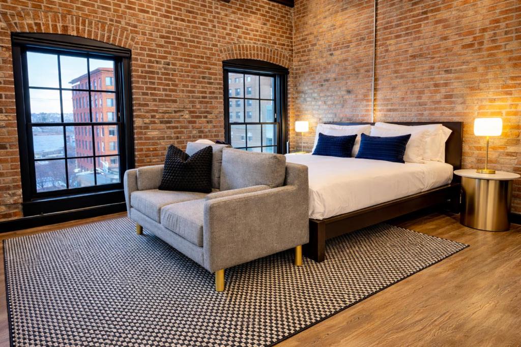 Downtown St. Louis Apartment | Brick & Bed Riverfront Lofts, T 408