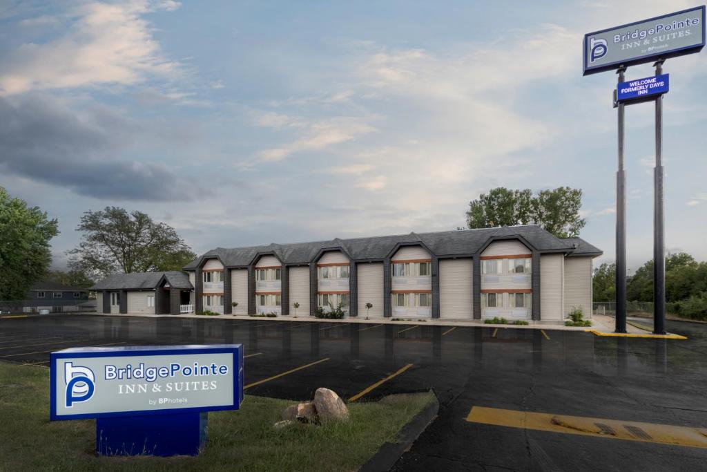Council Bluffs Hotel | BridgePointe Inn & Suites by BPhotels, Council Bluffs, Omaha Area