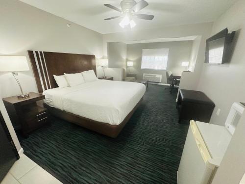 Lincoln Hotel | BridgePointe Inn & Suites by BPhotels, Lincoln I-80 & 27th St