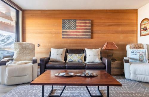 Mammoth Lakes Apartment | Bridges 210