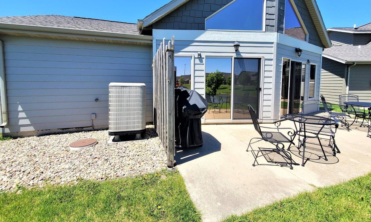 Arnolds Park Villa | Bridges Bay Vacation Cabin 22