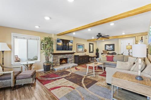 San Clemente House | Bright 3BR Beach Condo Near Casino and Ole Hanson