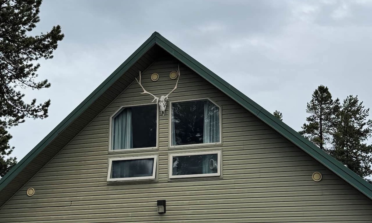 West Yellowstone Apartment | Bright and clean upstairs Studio apartment
