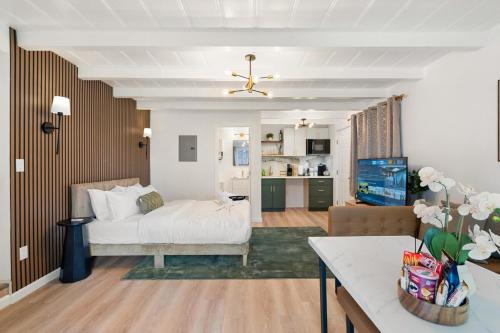 Pacifica Apartment | Bright Modern Pacifica Studio with Private Backyard Near Beaches & SFO