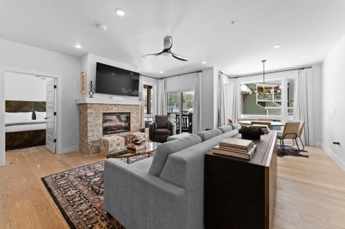 Lakeside Village Apartment | Brightwood #301 Building 2
