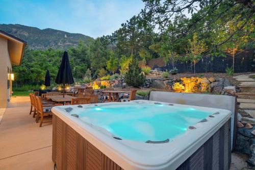 Broadmoor House | Broadmoor Bliss Waterfalls & Wildlife Spa Gym