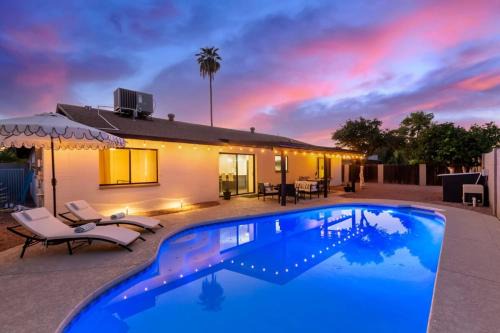 Broadway Palms House | Broadway Palms Family Retreat