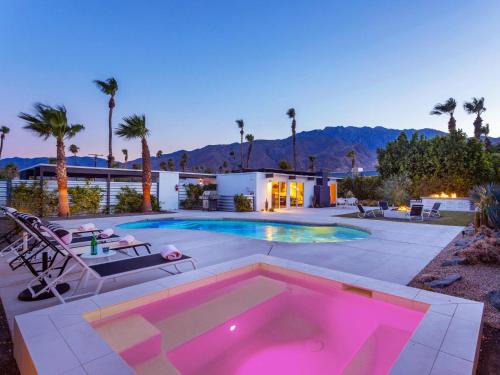 Racquet Club Estates House | Bubble Gum Modern: Mid-Century Alexander