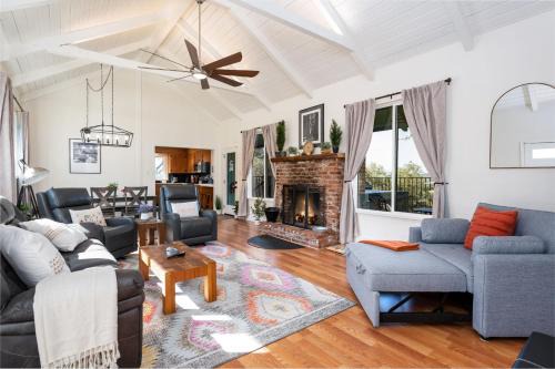 Yosemite Forks House | Buckeye Bungalow w hot tub/firepit/views Pet Friendly