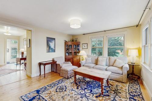 Hailey House | Bullion Bird House