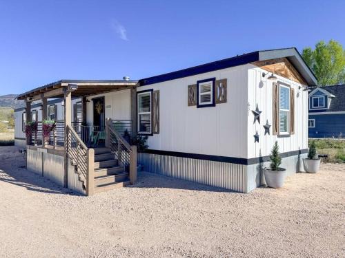Garden City House | Buttercup Lake House