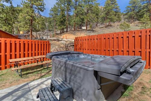 Estes Park House | Cabin 1- Hot Tub Grill- Mins to RMNP