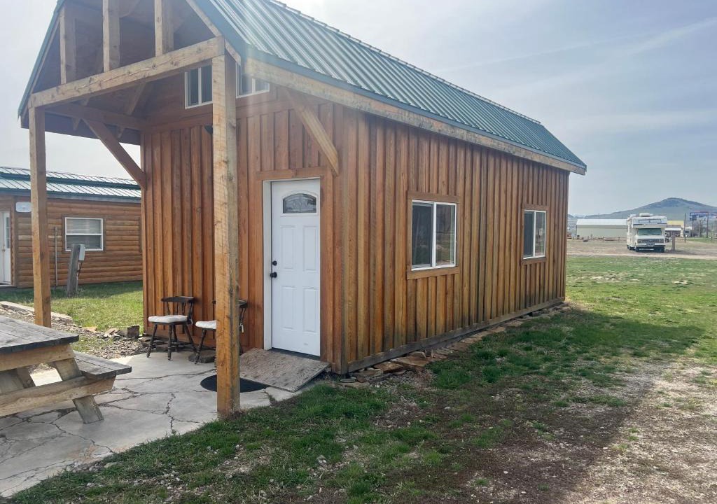 Hot Springs House | Cabin 1 The Glacier