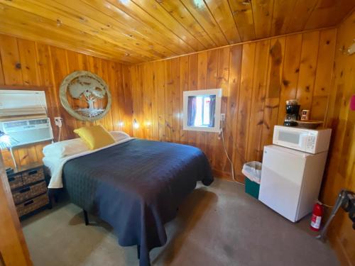Rapid City Hotel | Cabin 8 at Horse Creek Resort
