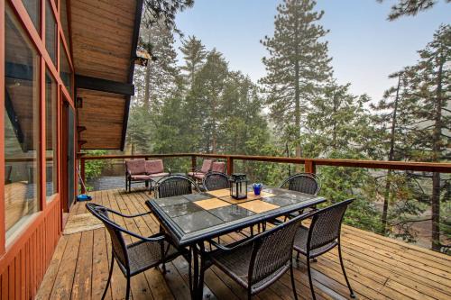 Pine Cove House | Cabin on a Hill
