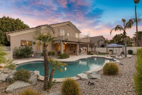 Dave Brown Arabian Estates House | Cactus Grove l Heated Pool l Putting Green l BBQ