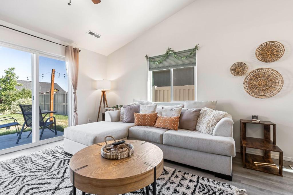 Caldwell House | Caldwell Boho Farmhouse 3 Bedroom Private Home