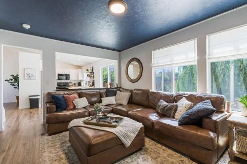 Caldwell House | Caldwell Lux Getaway! Large Family Friendly Home