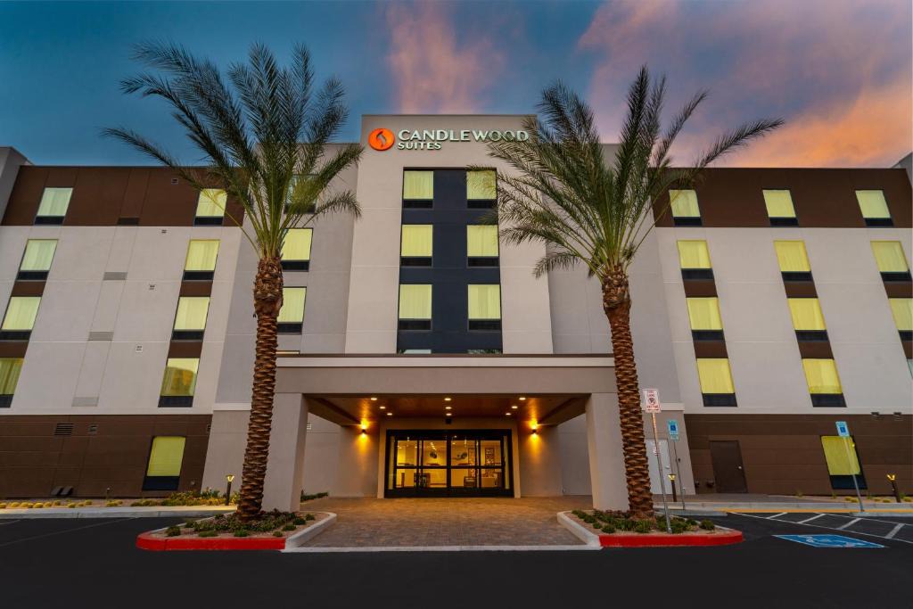 Las Vegas Hotel | Candlewood Suites - Las Vegas - E Tropicana by IHG