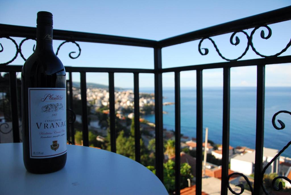 Dobra Voda Apartment | Captain's View