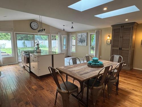Bothell Apartment | Careys Refuge Spacious Family Friendly Retreat