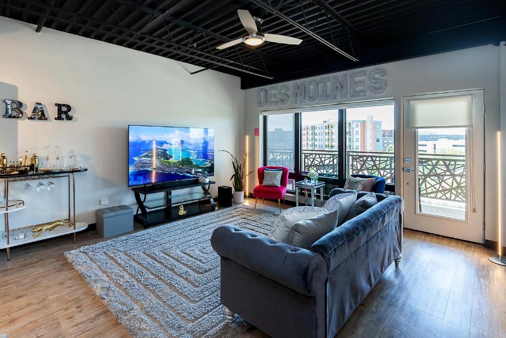 Downtown Des Moines Apartment | Cartier-Lux DT Unit-Skyline Views