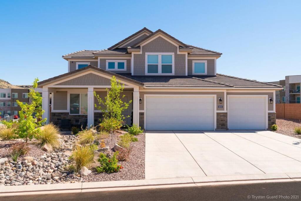 Sienna Hills House | Casa at Ladera Resort, Private Home! Pet Friendly! Hot Tub! Extra Parking in oversized garage!