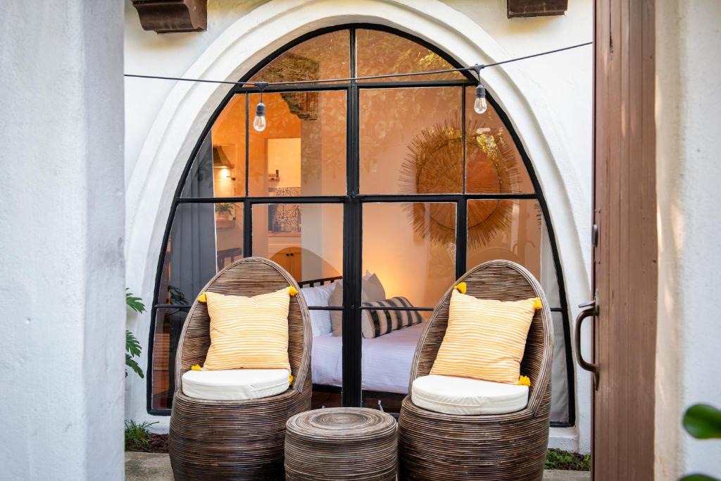 Montecito Apartment | Casa Blanca Suite B2 - Sunlit Montecito Studio Retreat with Patio
