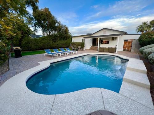 Peters View House | Casa Gia- Quiet Luxury Biltmore Area - Heated Pool