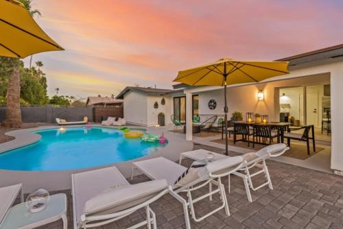 Tami Estates House | Casa Paradiso with Private Pool Firepit & Putting Green