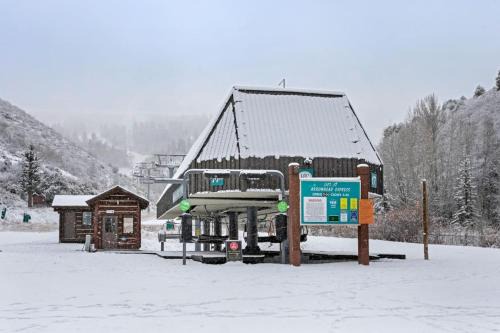 Edwards House | Castle Peak Retreat with Amenities and Ski Access
