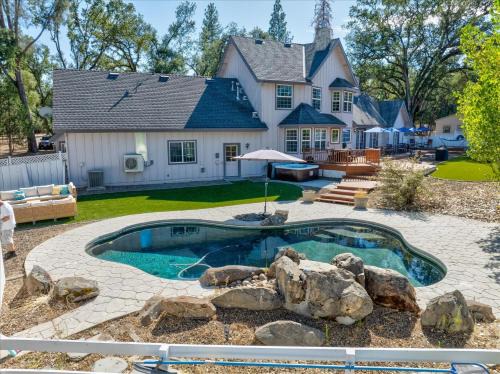 Oakhurst House | Cedar Creek Lodge with POOL/hot tub/sleeps 24