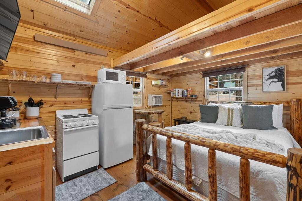 Rapid City House | Cedar Hollow Cabin- Cozy Black Hills Getaway