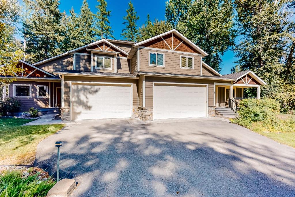 Columbia Falls House | Cedar Point Hideaway