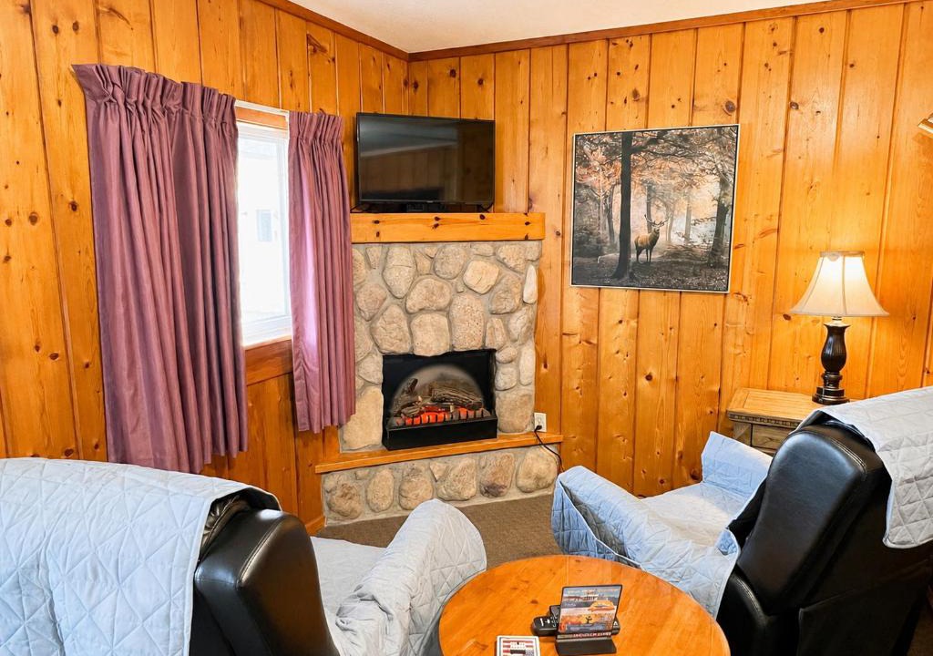 St Ignace Hotel | Cedars Motel