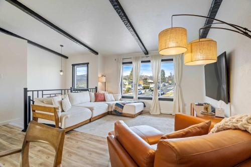 Colorado Springs House | Centennial Court Near Garden of Gods w Hot Tub