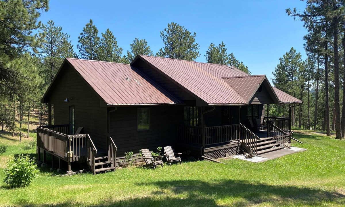 Rapid City House | Centrally Located near everything the Black Hills has to offer! Open year round!