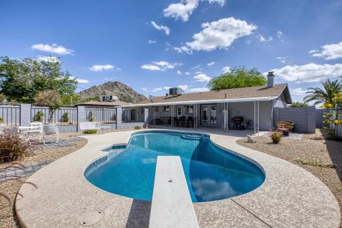 Paradise Valley Village House | Centrally Located Oasis 1 Mi to Shadow Mountain!