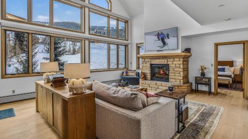 Highlands Townhomes House | Chalet Bravura