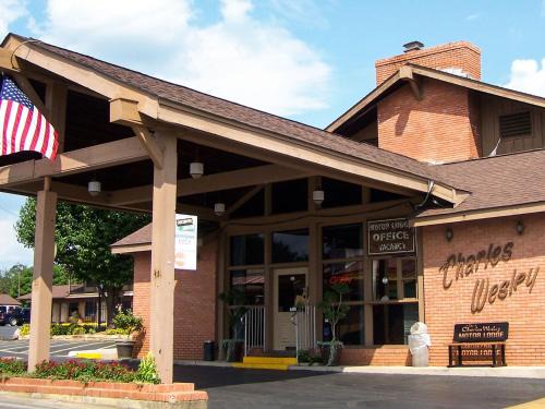 Broken Bow Hotel | Charles Wesley Motor Lodge Downtown Broken Bow- Hochatown