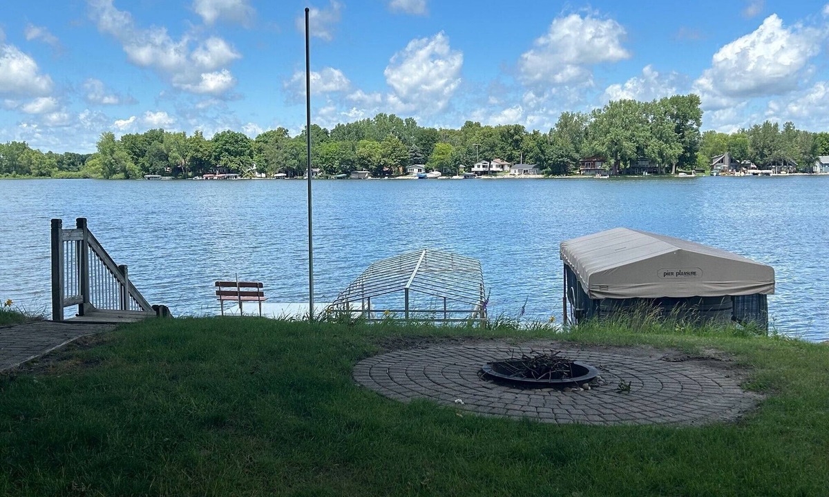 Elysian Cabin | Charming 2-bedroom cabin on beautiful Lake Francis in Elysian, MN