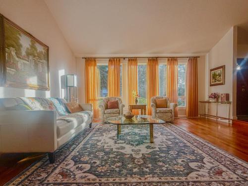 Lake Forest Park House | Charming 3-Bedroom House in Lake Forest Park